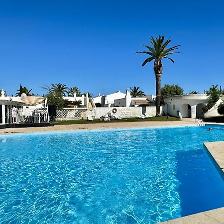 Golfe - Shared Pool - 7 Pax - Vila