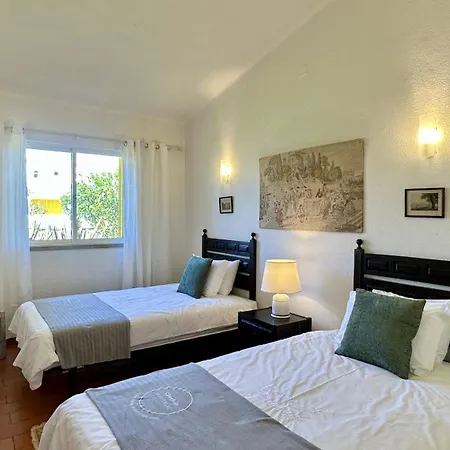 Vila Golfe - Shared Pool - 7 Pax -